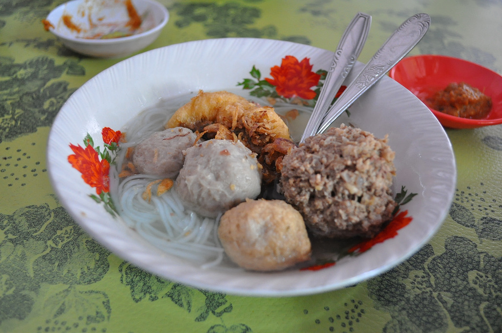 1. Bakso Untung Banyuwangi, 2. Kedai Bakso Osing, 3. Bakso Andre Banyuwangi, 4. Bakso Lobster, 5. Warung Bakso Mbak Tatik, 6. Lesehan Warung Tegal Bakso Mercon, 7. Bakso Kiki
