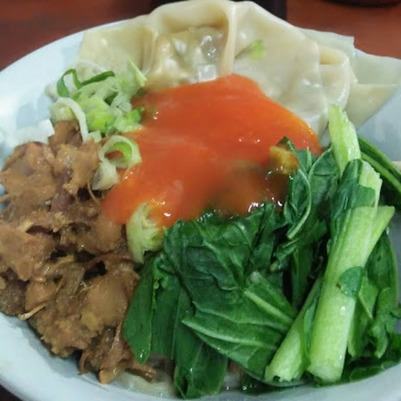 1. Mie Ayam Dita, 2. Mie Ayam Toge Super, 3. Bakso dan Mie Ayam Kemon, 4. Mie Ayam Mars Cafe Galaxy, 5. Mie Ayam Pom Bensin, 6. Mie Ayam Bangka Awat, 7. Mie Ayam Yamin Bilqis, 8. Mie Ayam Wonogiri, 9. Mie Lael (Laras Lurus Leres Laris)