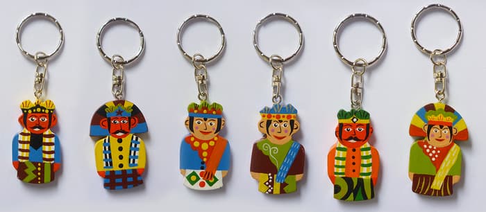 1. Magnet Kulkas Abang None, 2. Kaos Khas, 3. Miniatur Tugu Perjuangan, 4. Miniatur Monas, 5. Snowglobe, 6. Celana Betawi, 7. Gantungan Kunci ondel-ondel, 8. Totebag Canvas, 9. Boneka Ondel-ondel Mini, 10. Kerajinan Boneka Gabus