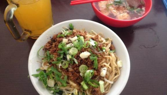 1. Mie Ayam Dita, 2. Mie Ayam Toge Super, 3. Bakso dan Mie Ayam Kemon, 4. Mie Ayam Mars Cafe Galaxy, 5. Mie Ayam Pom Bensin, 6. Mie Ayam Bangka Awat, 7. Mie Ayam Yamin Bilqis, 8. Mie Ayam Wonogiri, 9. Mie Lael (Laras Lurus Leres Laris)