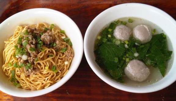 1. Mie Ayam Dita, 2. Mie Ayam Toge Super, 3. Bakso dan Mie Ayam Kemon, 4. Mie Ayam Mars Cafe Galaxy, 5. Mie Ayam Pom Bensin, 6. Mie Ayam Bangka Awat, 7. Mie Ayam Yamin Bilqis, 8. Mie Ayam Wonogiri, 9. Mie Lael (Laras Lurus Leres Laris)