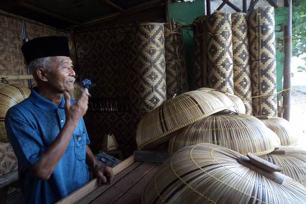 1. Batik Besurek, 2. Kerajinan Kulit Lantung, 3. Miniatur Dol (Alat Musik khas bengkulu), 4. Kerajinan Kayu, 5. Kerajinan Bambu, 6. Kerajinan Batik, 7. Replika Senjata, 8. Kerajinan Tanah liat, 9. Aksesoris Pernak-pernik, 10. Miniatur Kendaraan