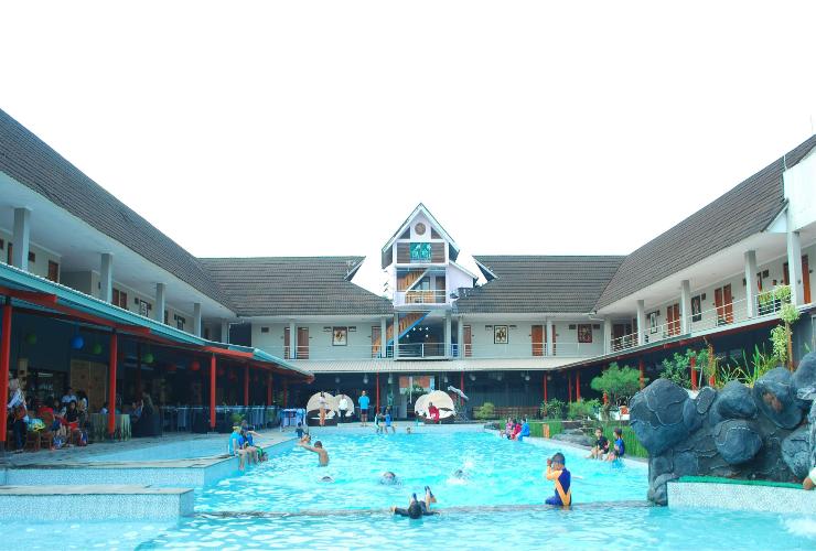 1. Darajat Pass, 2. Sumber Alam Tirtanadi, 3. Awit Sinar Alam, 4. Puncak Darajat, 5. Antralina, 6. Augusta, 7. Sabda Alam, 8. Surya Alam, 9. Kolam Renang Bina, 10. Kondang Sari, 11. Banyoe Sinergi Mandala