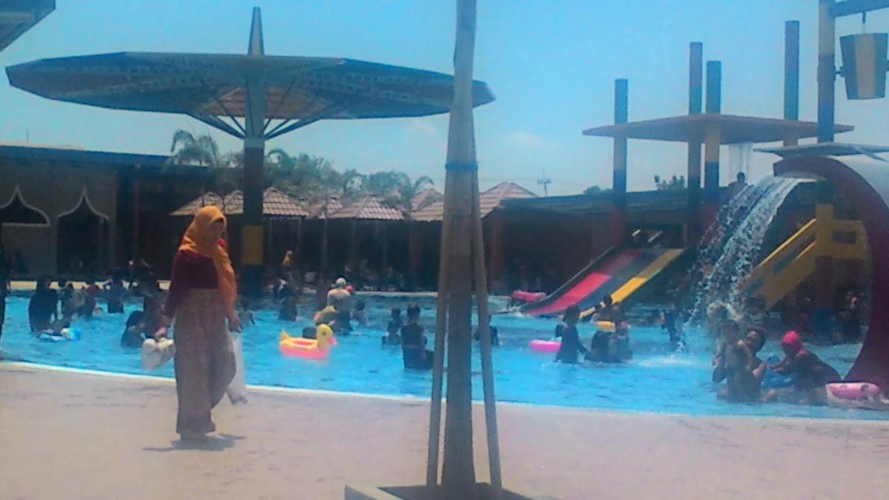 1. Wisata Bajak Laut, 2. Surya Waterboom, 3. Tirta Agung, 4. Bukit Awan, 5. Dynasty, 6. Tiara Club, 7. Malindo, 8. Waterpark Ladiva, 9. Tito’S, 10. Petrokimia