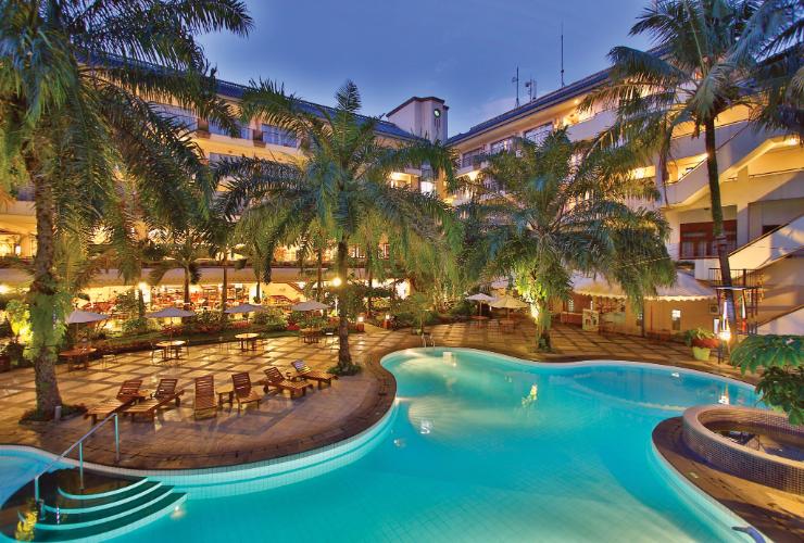 1. THE 1O1 Bandung Dago, 2. Serela Merdeka Hotel, 3. Clove Garden Hotel &amp; Residence, 4. The Valley Resort Hotel, 5. The Luxton Bandung, 6. Marbella Hotel Dago Bandung, 7. The Jayakarta Bandung, 8. V Hotel and Residence, 9. M Premiere Hotel Dago, 10. Beehive Boutique Hotel, 11. House Sangkuriang, 12. Neo Dipatiukur Bandung, 13. Dbest Hotel Sofia Dago, 14. Vio Hotel Surapati, 15. Namin Dago Hotel