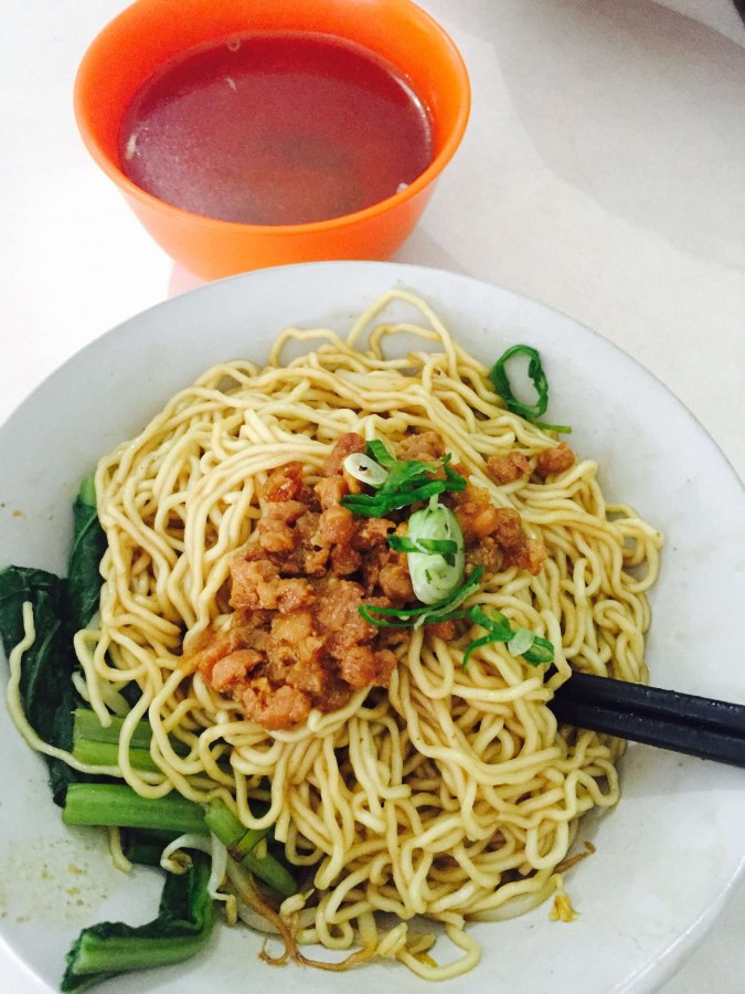 1. Resto Mie Ayam Berkat, 2. Yamien 88 Cijantung, 3. Mie Ayam Fajar, 4. Bakmie Arcadia, 5. Bakmi GM, 6. Bakmi Roxy, 7. Bakmi Bangka 33