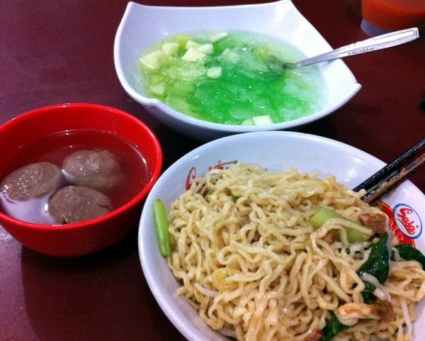 1. Resto Mie Ayam Berkat, 2. Yamien 88 Cijantung, 3. Mie Ayam Fajar, 4. Bakmie Arcadia, 5. Bakmi GM, 6. Bakmi Roxy, 7. Bakmi Bangka 33