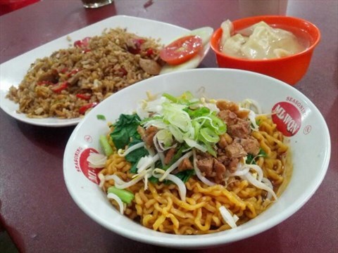 1. Resto Mie Ayam Berkat, 2. Yamien 88 Cijantung, 3. Mie Ayam Fajar, 4. Bakmie Arcadia, 5. Bakmi GM, 6. Bakmi Roxy, 7. Bakmi Bangka 33