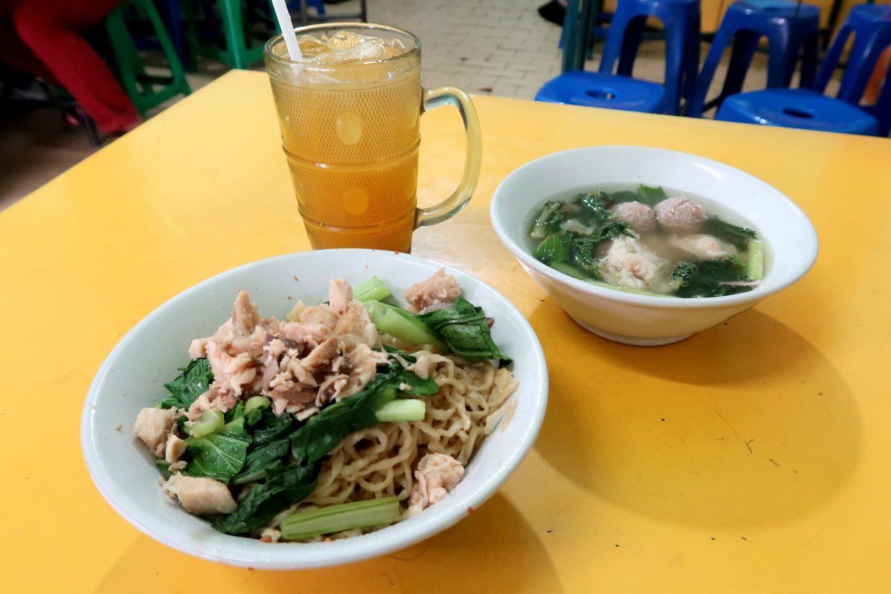 1. Resto Mie Ayam Berkat, 2. Yamien 88 Cijantung, 3. Mie Ayam Fajar, 4. Bakmie Arcadia, 5. Bakmi GM, 6. Bakmi Roxy, 7. Bakmi Bangka 33