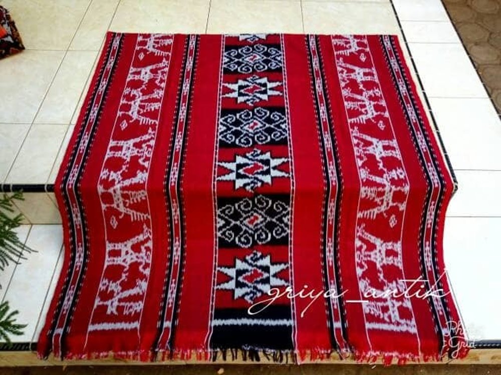 1. Kain Tenun, 2. Tas Tenun, 3. Kerajinan Kayu Cendana, 4. Tenun Ikat, 5. ReplikaSasando, 6. Pajangan Tanduk, 7. Sarung Selendang Prada, 9. Tilangga, 10. Aksesoris Lainnya