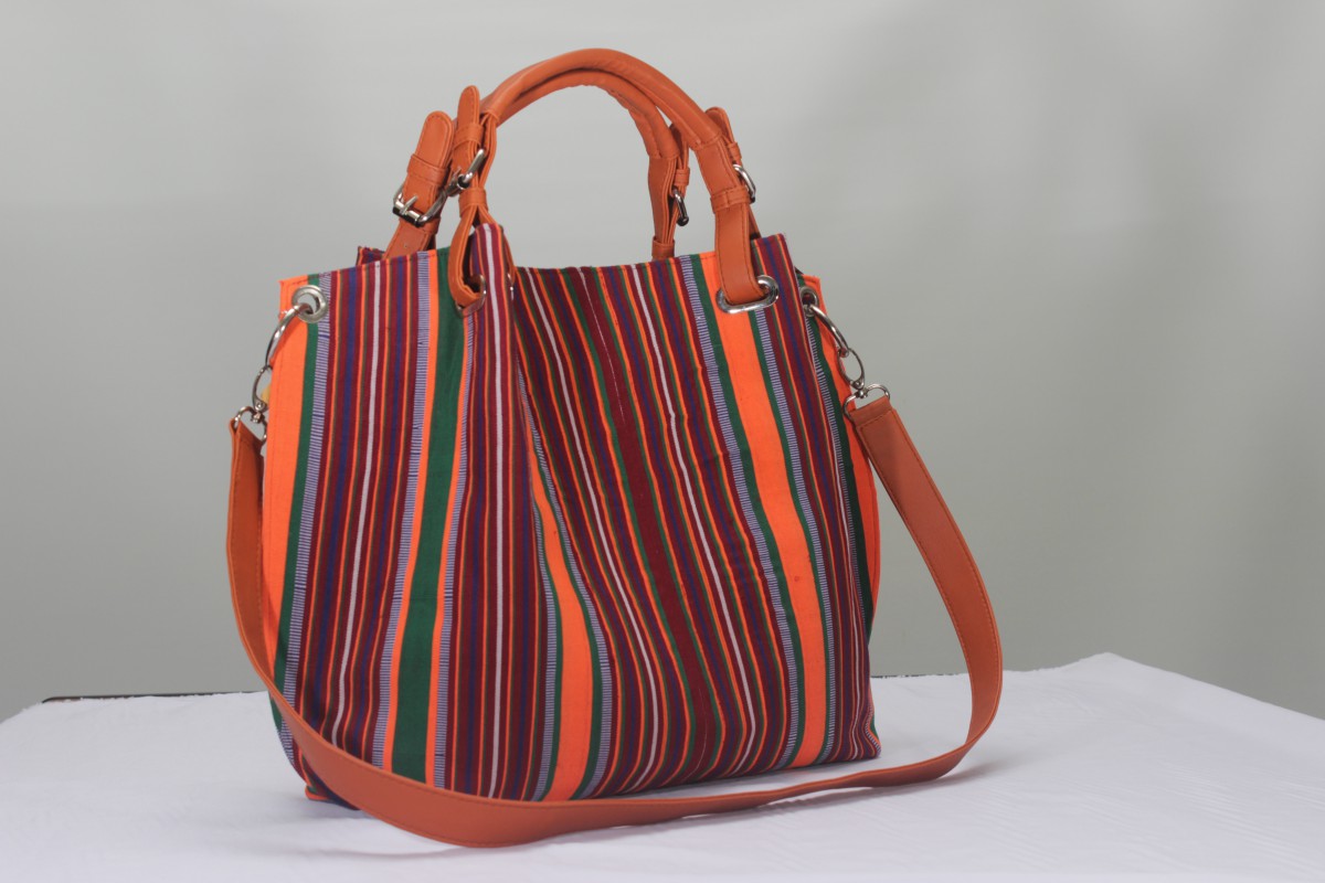 1. Kain Tenun, 2. Tas Tenun, 3. Kerajinan Kayu Cendana, 4. Tenun Ikat, 5. ReplikaSasando, 6. Pajangan Tanduk, 7. Sarung Selendang Prada, 9. Tilangga, 10. Aksesoris Lainnya