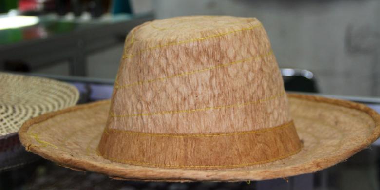 1. Kain Tenun, 2. Tas Tenun, 3. Kerajinan Kayu Cendana, 4. Tenun Ikat, 5. ReplikaSasando, 6. Pajangan Tanduk, 7. Sarung Selendang Prada, 9. Tilangga, 10. Aksesoris Lainnya