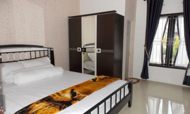 1. Abdi Homestay, 2. Lembah Echo Homestay and Convention, 3. Syafiq Homestay, 4. Puti Sari Banilai Homestay, 5. Ruqita Homestay, 6. Avia Homestay, 7. Wafaby Guesthouse Homestay, 8. Paris English Club & Homestay