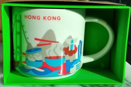 1. Tea Set, 2. Sumpit, 3. Baju Khas, 4. Batu Giok, 5. Souvenir Disneyland, 6. Tas Branded, 7. Stampel Nama, 8. Mobil Tomica, 9. City Mug Series, 10. Kaos Khas Hongkong