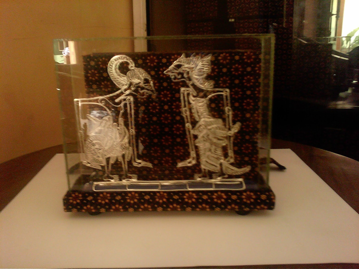 1. Batik, 2. Wayang, 3. Pahatan Kayu, 4. Miniatur Khas, 5. Kerajinan Kulit, 6. Kain Tenun, 7. Anyaman Bambu, 8. Kerajinan Rotan, 9. Batang Pisang, 10. Kerajinan Logam
