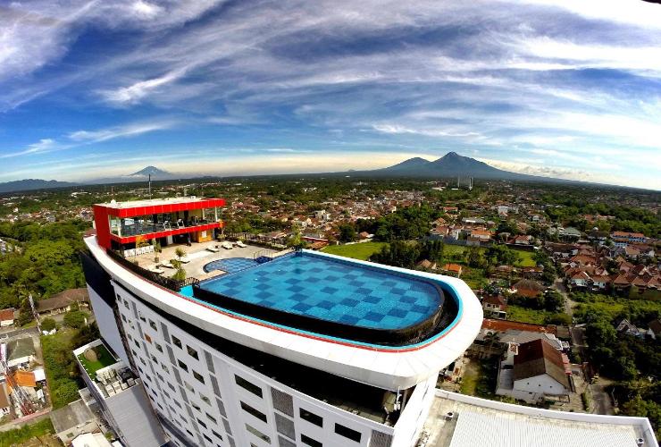 1. The Cangkringan Villas and Spa, 2. Villa Blusteps with Stunning View, 3. Malioboro Garden Hotel, 4. KJ Hotel Yogyakarta, 5. Hotel Neo Yogyakarta, 6. Rivisha Hotel Yogyakarta, 7. Blue Garden Yogyakarta, 8. Villa Sunset Yogyakarta, 9. Indoluxe Hotel Yogyakarta, 10. Swiss-Belboutique