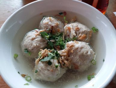 1. Bakso Kocok Bandung, 2. Bakso Daging Sapi Bang Eric, 3. Bakso Sabar, 4. Bakso Charles, 5. Bakso Bakwan Malang Cak Su Kumis, 6. Bakso Daging Sapi Asli Bang Eric, 7. Bakso Kota Cak Man, 8. Mie Ayam Bakso Kangen, 9. Bakso Bakwan Malang Mas Suyudi, 10. Bakso Gepeng (Bakso Apotek Rini), 11. Bakso Boedjangan