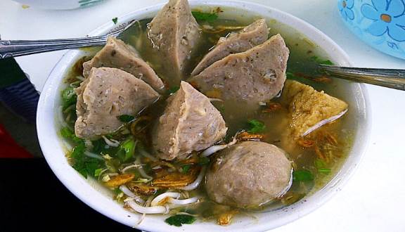 1. Bakso Solo Samrat, 2. Nikki Bakso Daging Sapi, 3. Warung Bakso Menot Wonogiri, 4. Mie Ayam Bakso Yunus, 5. Bakso Gondrong