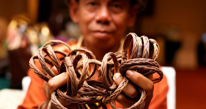 1. Batik Jambi, 2. Kaos Khas, 3. Gelang Sebelik Sumpah, 4. Produk Anyaman, 5. Kerajinan Logam, 6. Kaos Temphoyac, 7. Jakoz Jambi, 8. Ukiran Rumah Adat, 9. Miniatur Landmark, 10. Kerajinan Ketilon