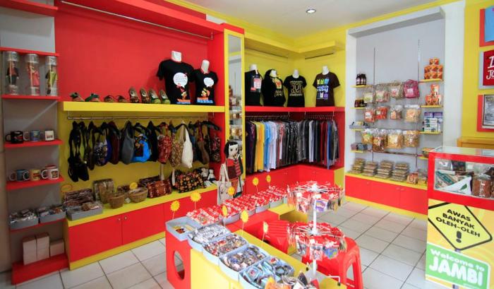 1. Batik Jambi, 2. Kaos Khas, 3. Gelang Sebelik Sumpah, 4. Produk Anyaman, 5. Kerajinan Logam, 6. Kaos Temphoyac, 7. Jakoz Jambi, 8. Ukiran Rumah Adat, 9. Miniatur Landmark, 10. Kerajinan Ketilon