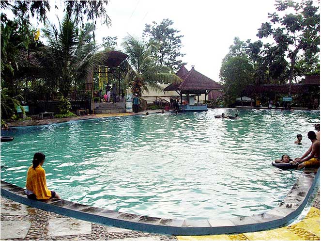 1. Kolam Renang Kimo, 2. Niagara Waterpak, 3. Dira Waterpak, 4. Kebon Agung, 5. Patemon Jember, 6. Happy Fun 2, 7. Taman Botani, 8. Rembangan Jember