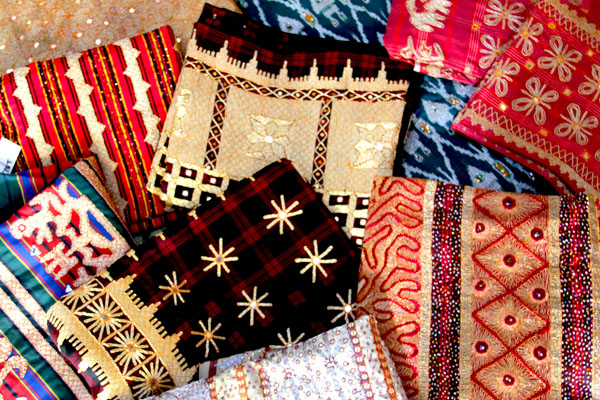1. Kain Tapis, 2. Frame Foto Danbo (FOBO), 3. Patung Gajah Lampung, 4. Gantungan Kunci Siger, 5. Sulam Usus, 6. Kerajinan Kebung, 7. Kaos Khas Lampung, 8. Ukiran Rumah Adat, 9. Miniatur Landmark, 10. Keranjang dan Irik