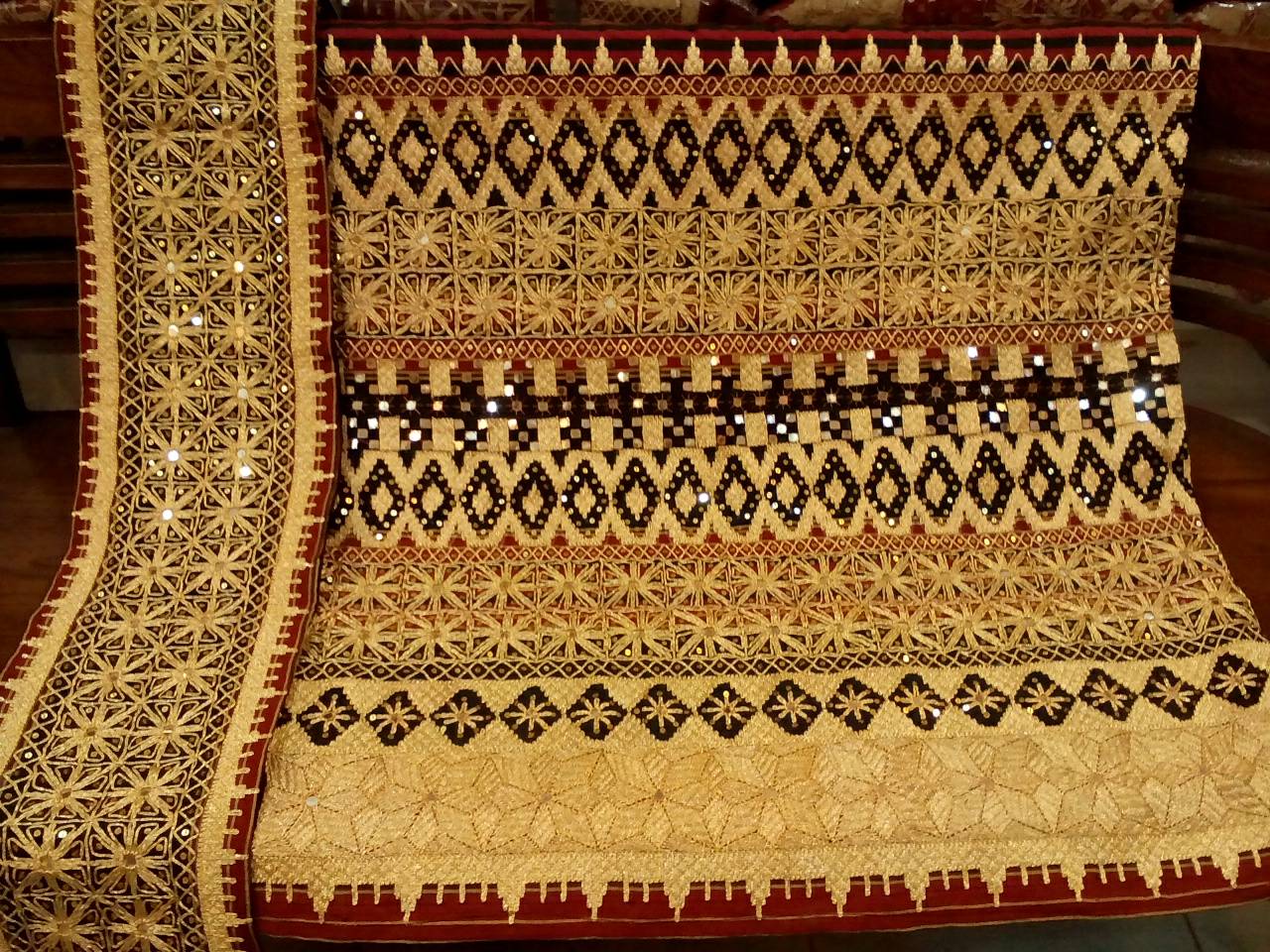 1. Kain Tapis, 2. Frame Foto Danbo (FOBO), 3. Patung Gajah Lampung, 4. Gantungan Kunci Siger, 5. Sulam Usus, 6. Kerajinan Kebung, 7. Kaos Khas Lampung, 8. Ukiran Rumah Adat, 9. Miniatur Landmark, 10. Keranjang dan Irik