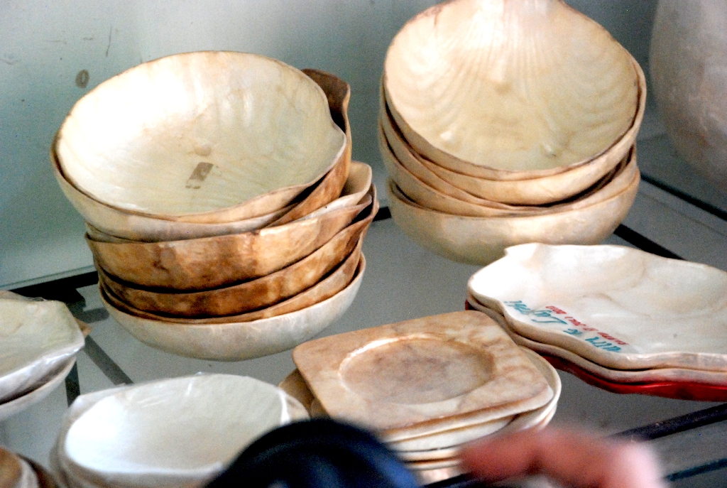 1. Sarung Tenun, 2. Kerajinan Kerang, 3. Mainan Anak, 4. Batik Magelang, 5. Kerajinan Kayu, 6. Wayang Kulit, 7. Topeng, 8. Garukan Tanduk, 9. Miniatur Candi, 10. Miniatur Alat Musik Gamelan