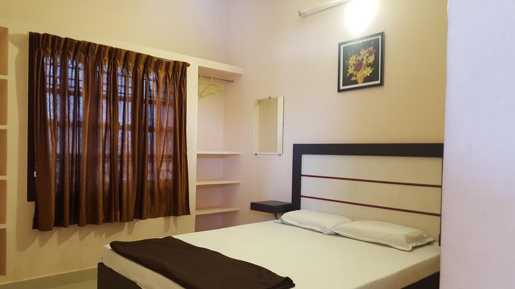 1. Makassar Breeze Place Residence, 2. La Reso Homestay, 3. Discovery Homestay, 4. Rumah Landee Homestay, 5. Matura Homestay Syariah, 6. Makassart Homestay & Coffee, 7. Homestay 471, 8. Blue Sea Homestay, 9. Almira Homestay, 10. Buddies Homestay