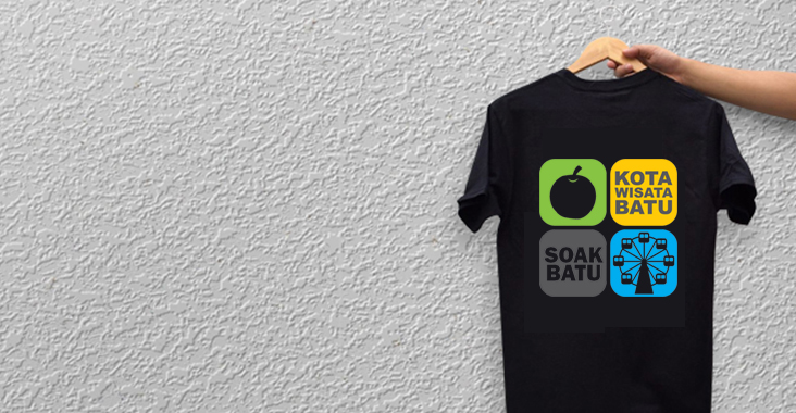 1. Keramik Dinoyo, 2. Kaos Khas, 3. Topeng Malangan, 4. Batik, 5. Bantal Cinta Bordir, 6. Kerajinan Bambu, 7. Kerajinan Gerabah, 8. Kerajinan Cobek Batu, 9. Kerajinan Topeng, 10. Miniatur Landmark, 11. Biola (harga 1-3juta), 12. Handicraft Kayu Wijaya, 13. Furnitur Antik, 14. Kerajinan Baja, 15. Industri Kompor