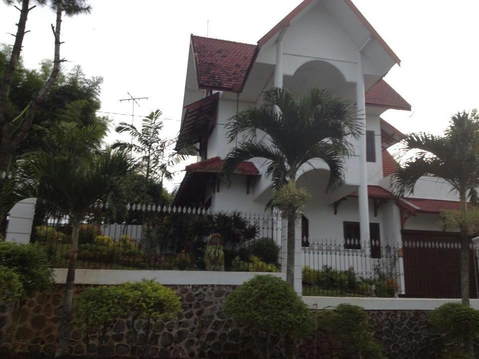 1. RumaTamu, 2. Anargya Guest House, 3. Villa Marry Ind, 4. Syariah Grahadi, 5. Huis Van Gustafine, 6. Golden Paradise, 7. Huis Van Gustafine, 8. Viqui Residence, 9. Villa de Sultan, 10. Adaya Villa, 11. Rumah Kesemek 10, 12. Malang Homestay, 13. Villa Malang Bukit Tidar, 14. Roemah Muslim, 15. Riverside Speedrank