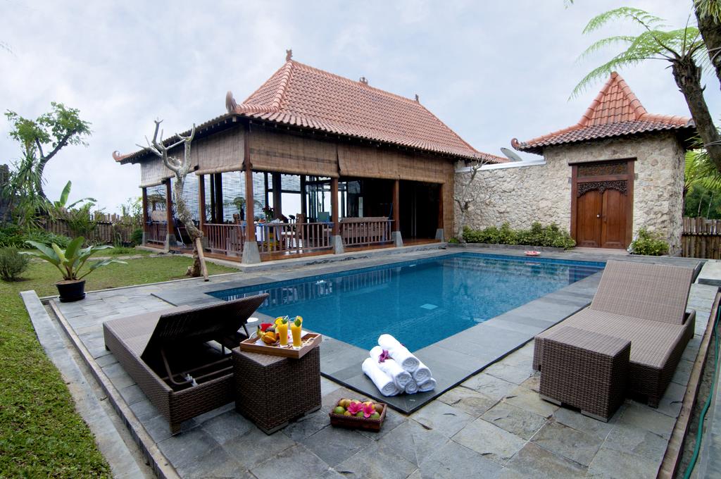 1. Jambuluwuk Batu Resort, 2. Villa Mulyono, 3. Paddy City Resort, 4. Hotel Tugu Malang, 5. Hotel 101 Malang OJ, 6. Ubud Hotel and Villas Malang, 7. The Singhasari Hotel, 8. Hotel Kampung Lumbung