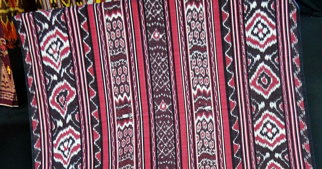 1. Batik, 2. Kaos Khas, 3. Souvenir dan Pernak-pernik, 4. Kain Bentenan, 5. Kerajinan Anyaman Bambu, 6. Kerajinan Tanah Liat, 7. Miniatur Rumah Adat (Walewangko &amp; Mongondow), 9. Senjata Tradisional, 10. Miniatur Landmark