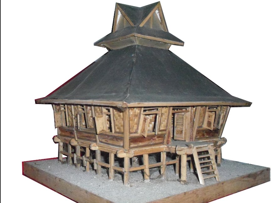 1. Batik, 2. Kaos Khas, 3. Souvenir dan Pernak-pernik, 4. Kain Bentenan, 5. Kerajinan Anyaman Bambu, 6. Kerajinan Tanah Liat, 7. Miniatur Rumah Adat (Walewangko &amp; Mongondow), 9. Senjata Tradisional, 10. Miniatur Landmark