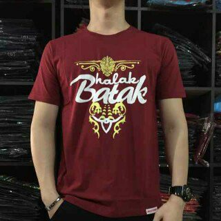 1. Kain Ulos, 2. Kaos Medan, 3. Batik Medan, 4. Sarung Tenun Ikat Goyor, 5. Baju Istana Maimun, 6. Ukiran Rumah Adat, 7. Sandal Kulit Handmade, 8. Baju Rajut Motif Batak, 9. Miniatur Patung Khas, 10. Hasafi Gitar Batak