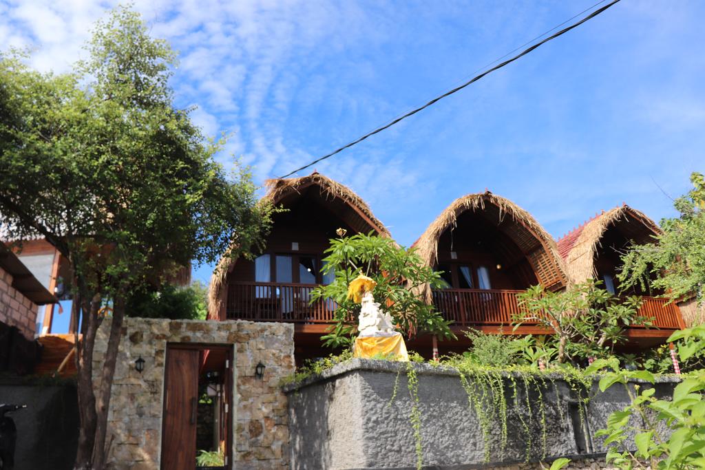 1. Crystal Bay Villa, 2. Tunjung Kuning Creative Villas, 3. Jona Bungalow, 4. Ayu Laba Beach, 5. Miko Bali Bungalow, 6. Boga Segara, 7. The Angkal, 8. Relaxsoul Cubang Abang