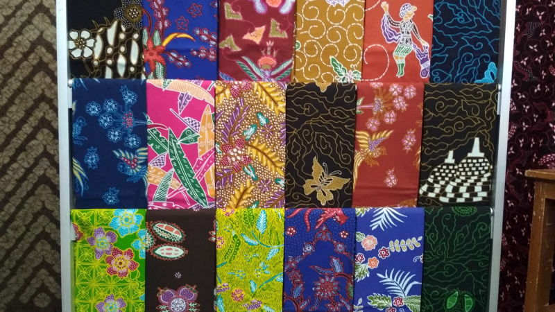 1. Batik, 2. Souvenir Pasar Johar, 3. Kaos khas, 4. Miniatur Tugumuda, 5. Totebag Kanvas, 6. Pouch, 7. Handuk Bordir, 8. Serba-serbi Gantungan Kunci, 9. Kaos Ikikuwi, 10. Batik Gemawang, 11. Batik Adisty, 12. Kerajinan Eceng Gondok, 13. Kerajinan Relief Kuningan, 14. Batik Asem Tugu, 15. Batik Lawang Sewu
