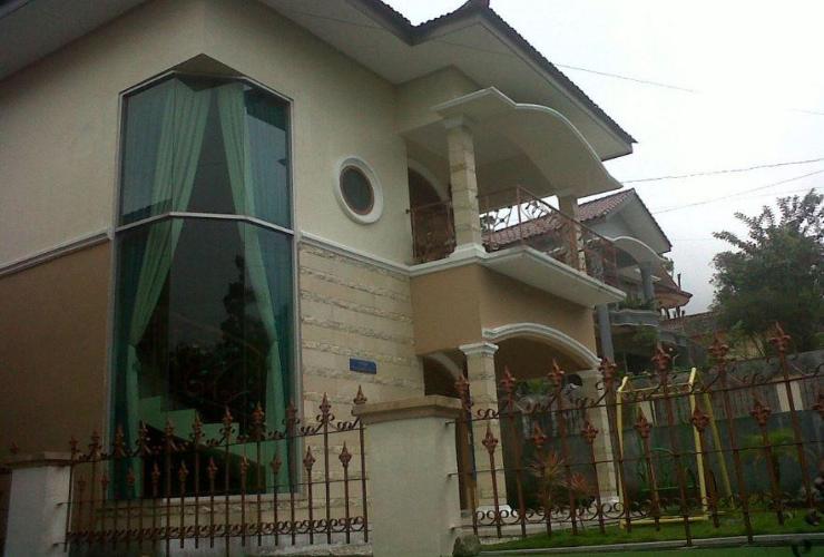1. Villa Aquin, 2. The Edelweiss, 3. Grand Laguna, 4. Villa Pakpuh, 5. Villa Masikama, 6. Villa Maharani 1, 7. Ndalem Rahayu Homestay, 8. Omah Begalon, 9. Villa Wahyu Utomo, 10. Villa Wahyu Abadi, 11. Cozy Villa
