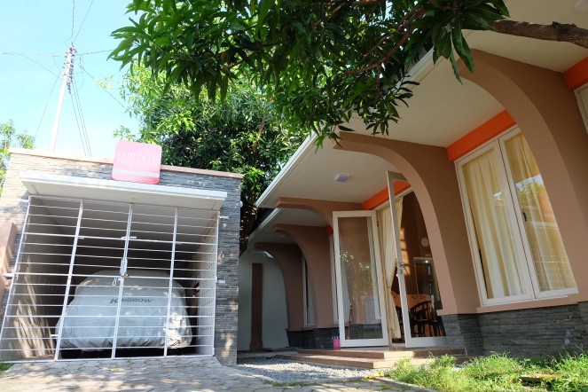1. Villa Aquin, 2. The Edelweiss, 3. Grand Laguna, 4. Villa Pakpuh, 5. Villa Masikama, 6. Villa Maharani 1, 7. Ndalem Rahayu Homestay, 8. Omah Begalon, 9. Villa Wahyu Utomo, 10. Villa Wahyu Abadi, 11. Cozy Villa