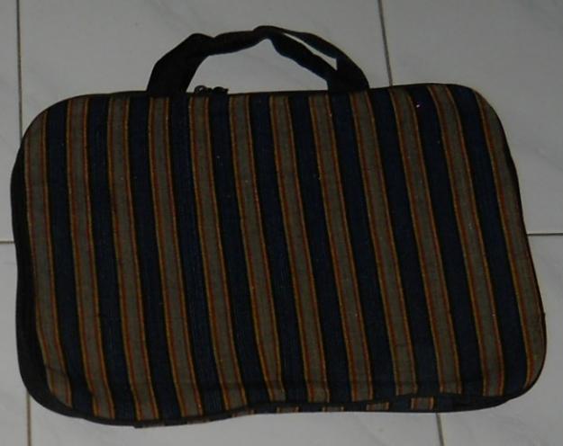 1. Kaos Khas, 2. Batik Solo, 3. Barang Antik, 4. Dompet Batik, 5. Wayang Kulit, 6. Keris, 7. Blangkon Serengan, 8. Miniatur Patung Dan Candi, 9. Kain Lurik Khas Solo, 10. Tas Lurik