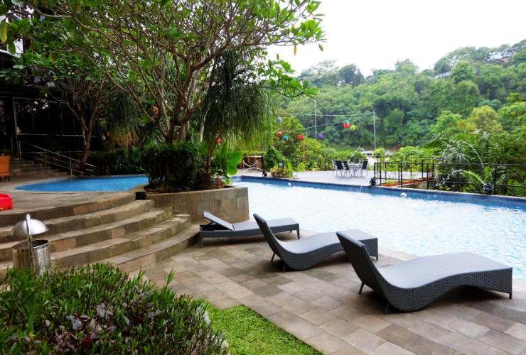 1. Patra Jasa Semarang Convention Hotel, 2. Oak Tree Emerald Hotel Semarang, 3. Balemong Resort, 4. Star Hotel Semarang, 5. Amanda Hills Bandungan, 6. Hotel Chanti, 7. Gumaya Tower Hotel