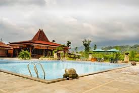 1. Patra Jasa Semarang Convention Hotel, 2. Oak Tree Emerald Hotel Semarang, 3. Balemong Resort, 4. Star Hotel Semarang, 5. Amanda Hills Bandungan, 6. Hotel Chanti, 7. Gumaya Tower Hotel