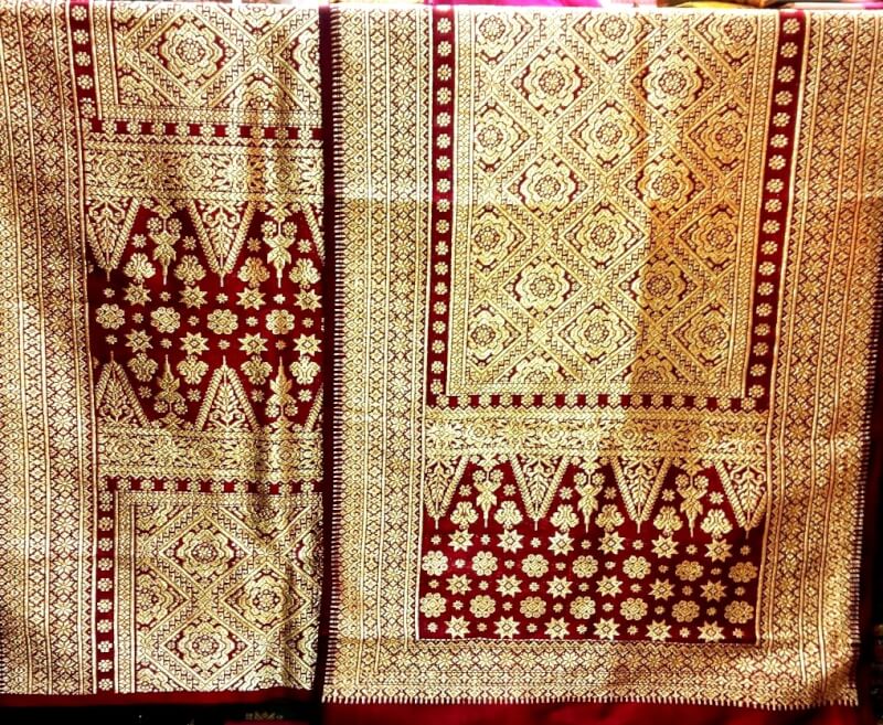 1. Kain Palembang, 2. Kaos Khas , 3. Sajadah Lihab, 4. Miniatur Jembatan Ampera, 5. Kain Songket, 6. Ukiran Khas, 7. Kain Jumputan, 8. Lakuer, 9. Kain Blongsong, 10. Batik, 11. Kain Tajung, 12. Tas Cindo, 13. Miniatur Rumah Adat Limas, 14. Miniatur Menara Pulau Kemaro, 15. Gantungan Kunci Alat Musik Tradisional