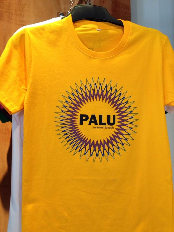 1. Kain Asal Palu, 2. Sarung Donggala, 3. Kerajinan Kayu Hitam, 4. Baju Khas Palu, 5. Bingga/ Tonda, 6. Kaos Khas Palu, 9. Ompa atau tikar, 10. Berbagai Miniatur