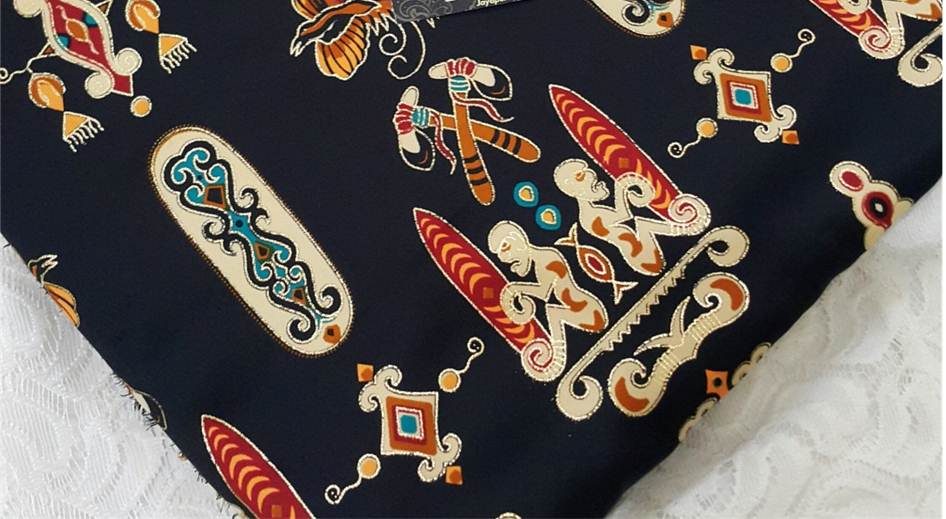 1. Alat Musik Tifa, 2. Patung Suku Asmat, 3. Topeng, 4. Tas Noken, 5. Batik, 6. Mutiara, 7. Sarang Semut, 8. Ukiran Kayu, 9. Kerajinan Kulit Kayu, 10. Tshirt Motif Papua
