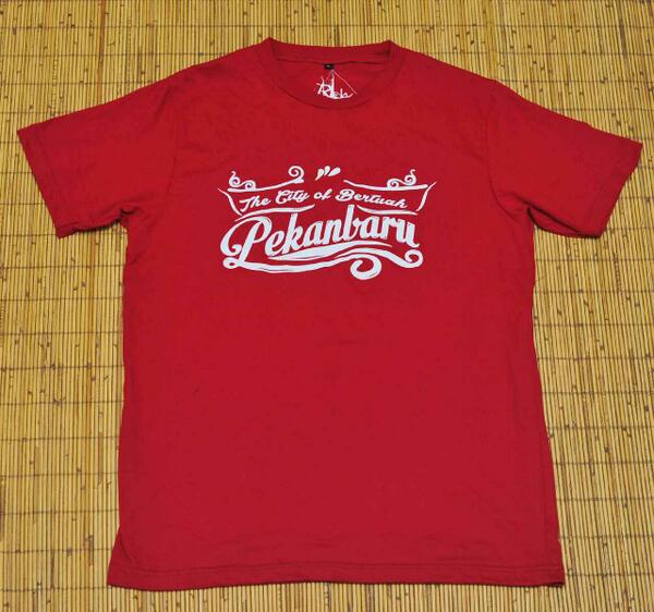 1. Batik, 2. Kaos Khas, 3. Pernak-pernik Khas (Gantungan Kunci), 4. Replika Perahu Lancang Kuning, 5. Vas Bunga Etnik Riau, 6. Tenun Songket Melayu, 7. Miniatur Sampan Kampo, 8. Miniatur Landmark, 9. Miniatur Rumah Adat, 10. Kerajinan Rotan