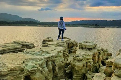 Lokasi Waduk Wadaslintang, Rute Jalan Menuju Lokasi, Keunikan Waduk Wadaslintang, Sejarah Waduk Wadaslintang, Misteri Waduk Wadaslintang, Waduk Wadaslintang Jadi Lokasi Favori Para Pemancing, Harga Tiket Mausk Waduk Wadaslintang, Keindahan Waduk Wadaslintang