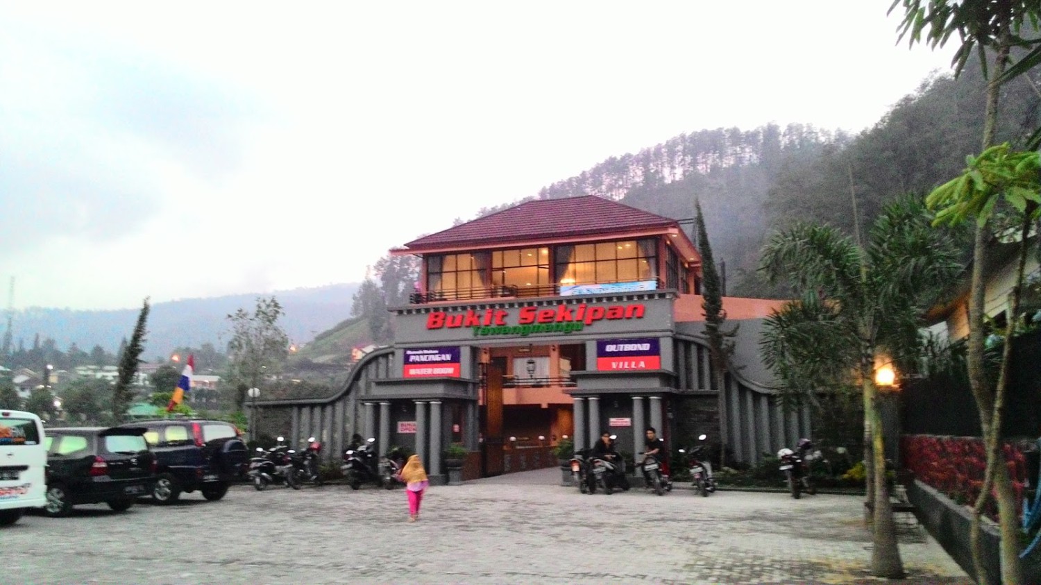 1. Nava Hotel, 2. Hotel Bintang, 3. Indah Palace, 4. Grand Bintang, 5. Jawa Dwipa Heritage, 6. Ipienk Resort, 7. Bukit Sekipan