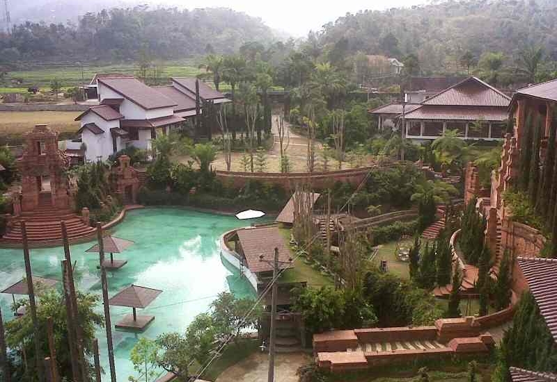 1. Nava Hotel, 2. Hotel Bintang, 3. Indah Palace, 4. Grand Bintang, 5. Jawa Dwipa Heritage, 6. Ipienk Resort, 7. Bukit Sekipan