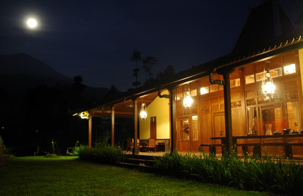 1. Nava Hotel, 2. Hotel Bintang, 3. Indah Palace, 4. Grand Bintang, 5. Jawa Dwipa Heritage, 6. Ipienk Resort, 7. Bukit Sekipan